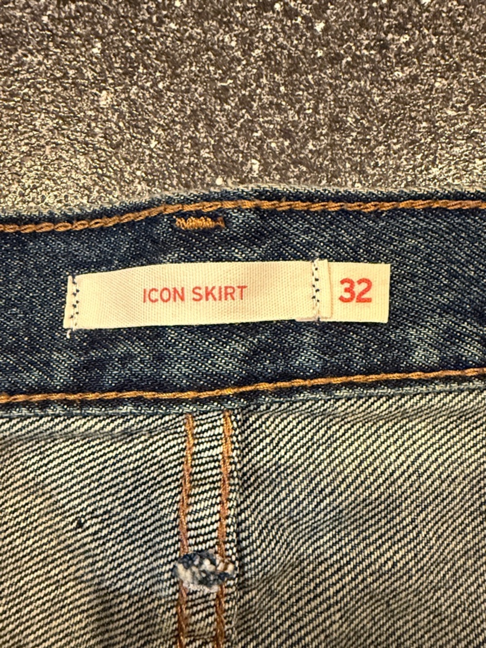 NWT Women’s Levi's Medium Wash Denim Icon Mini Skirt - size 32 - Picture 2 of 6